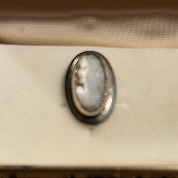 Vintage Lady Coventry Cameo Clip On Earrings - Picture 4 of 11